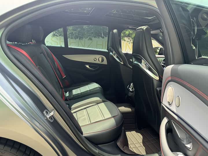 Фото 20 - Mercedes-Benz E-Class AMG