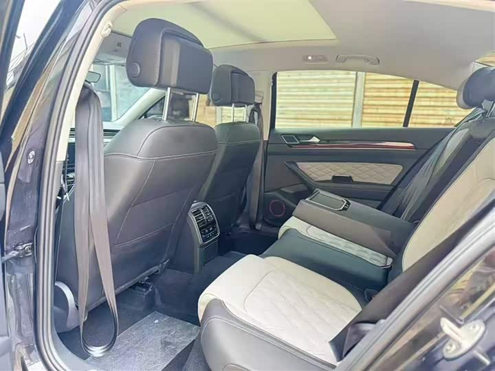 Фото 10 - Volkswagen Magotan