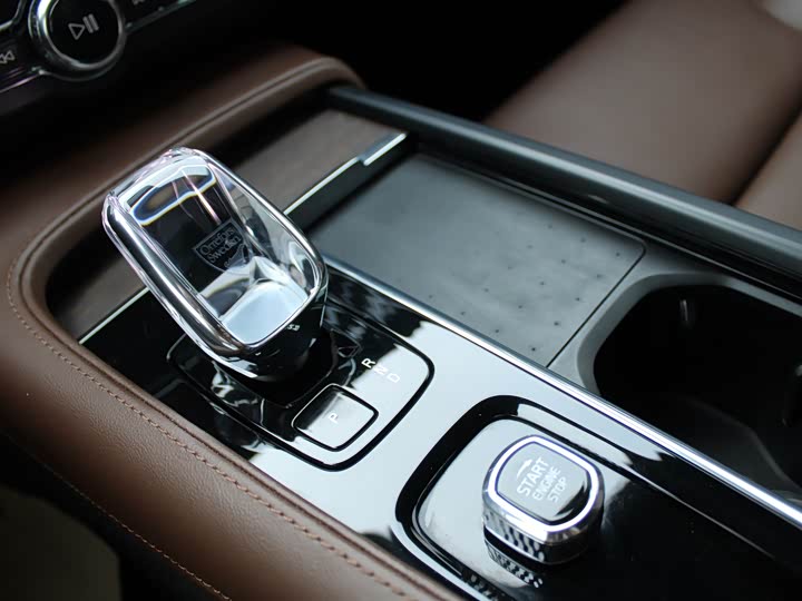 Фото 10 - Volvo S90