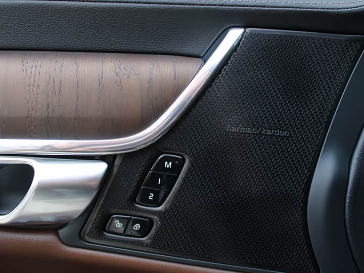 Фото 13 - Volvo S90