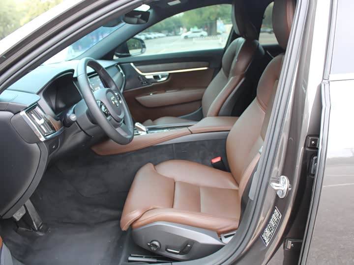 Фото 15 - Volvo S90