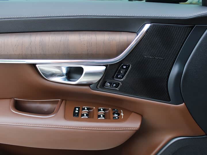 Фото 16 - Volvo S90