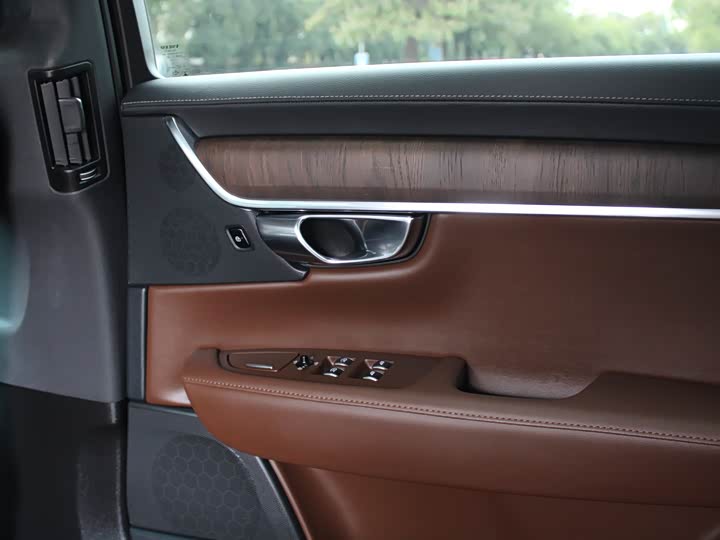 Фото 18 - Volvo S90