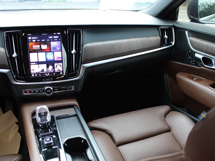 Фото 20 - Volvo S90