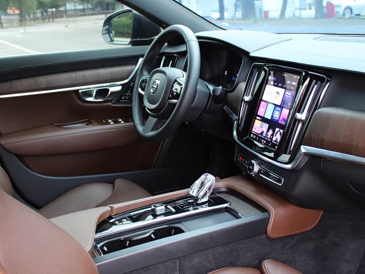 Фото 24 - Volvo S90