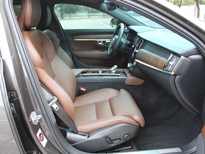 Фото 25 - Volvo S90