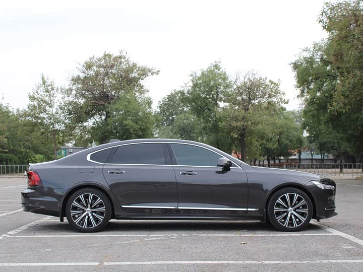 Фото 4 - Volvo S90
