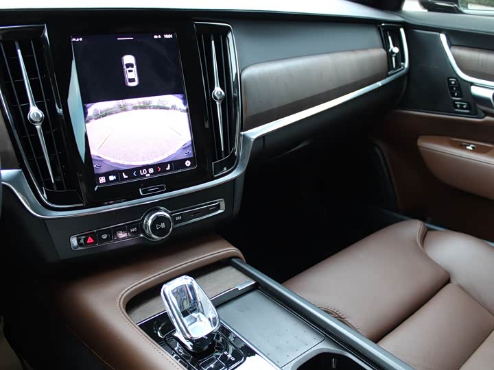 Фото 9 - Volvo S90