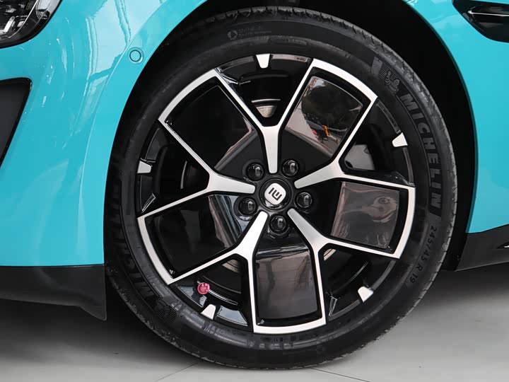 Фото 4 - Xiaomi SU7