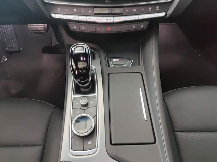 Фото 14 - Cadillac CT5