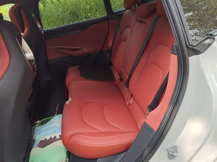 Фото 14 - Xiaomi SU7