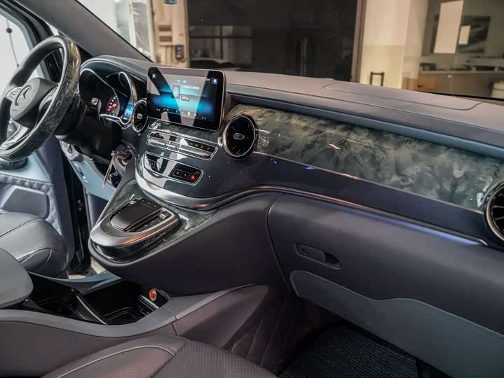 Фото 11 - Mercedes-Benz V-Class