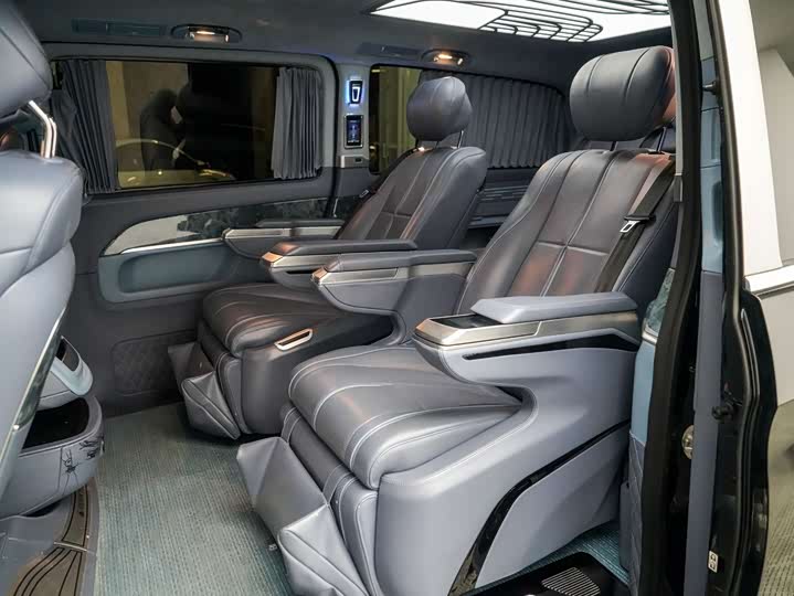 Фото 12 - Mercedes-Benz V-Class