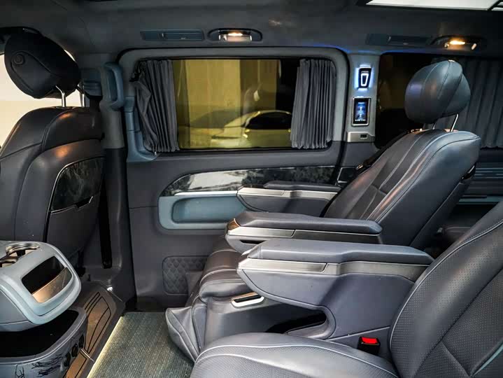 Фото 13 - Mercedes-Benz V-Class