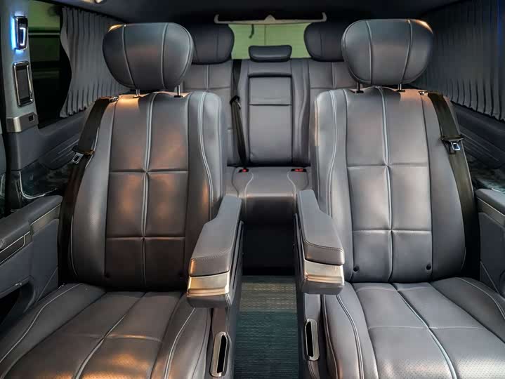 Фото 14 - Mercedes-Benz V-Class