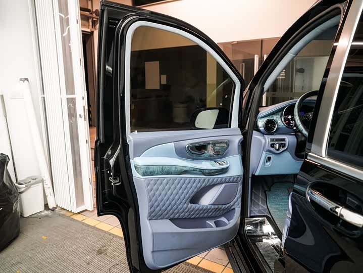 Фото 8 - Mercedes-Benz V-Class