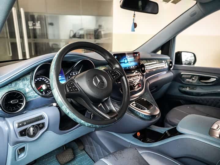 Фото 9 - Mercedes-Benz V-Class