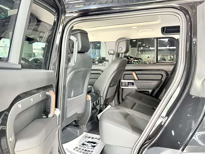 Фото 11 - Land Rover Defender