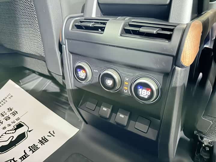 Фото 13 - Land Rover Defender