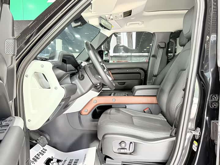 Фото 4 - Land Rover Defender