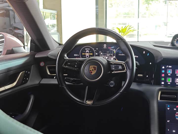 Фото 10 - Porsche Taycan