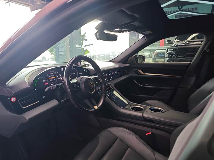 Фото 11 - Porsche Taycan