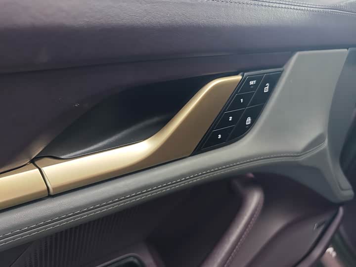 Фото 17 - Porsche Taycan