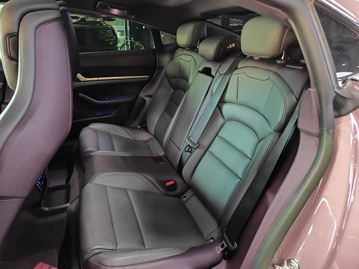 Фото 19 - Porsche Taycan