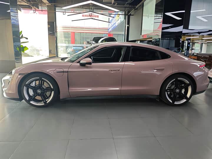 Фото 3 - Porsche Taycan