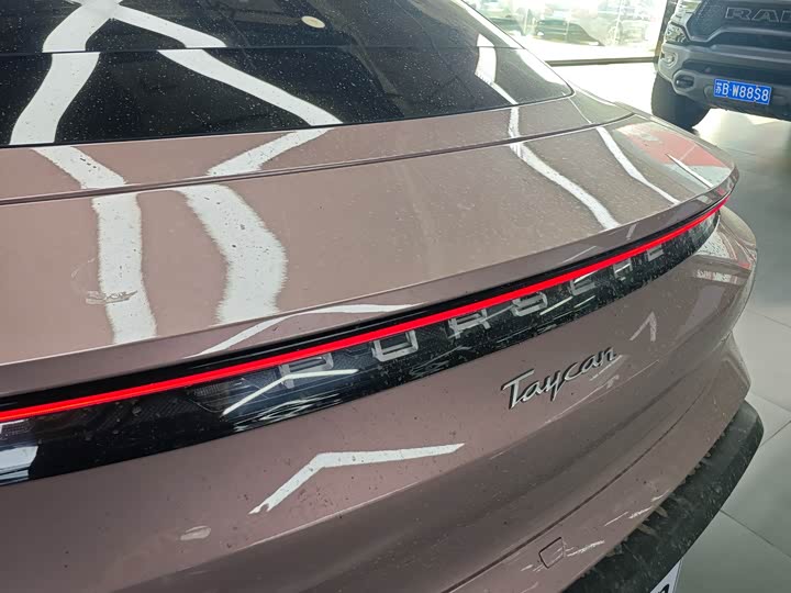 Фото 5 - Porsche Taycan