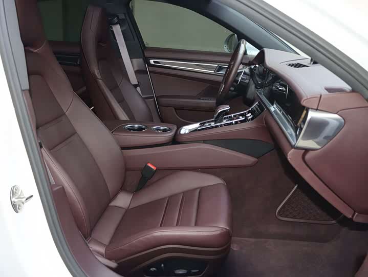 Фото 13 - Porsche Panamera