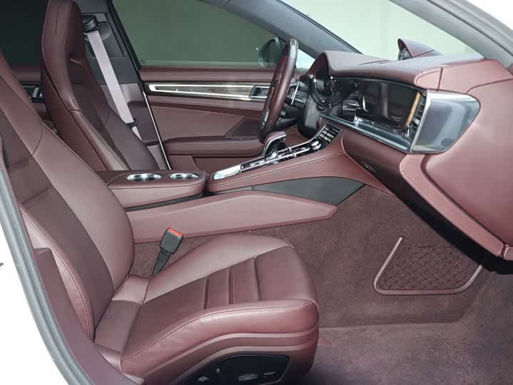 Фото 14 - Porsche Panamera