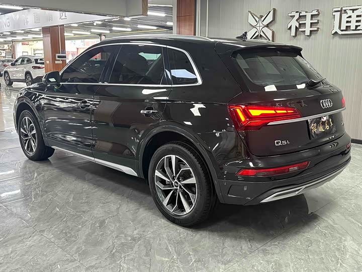Фото 10 - Audi Q5L