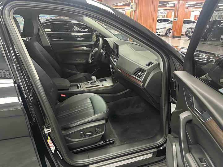 Фото 6 - Audi Q5L