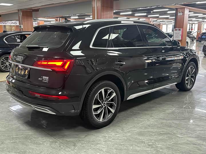 Фото 9 - Audi Q5L