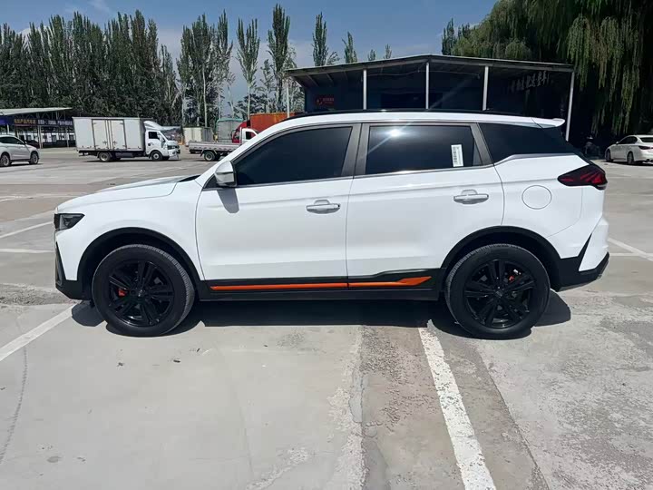 Фото 2 - Geely Atlas