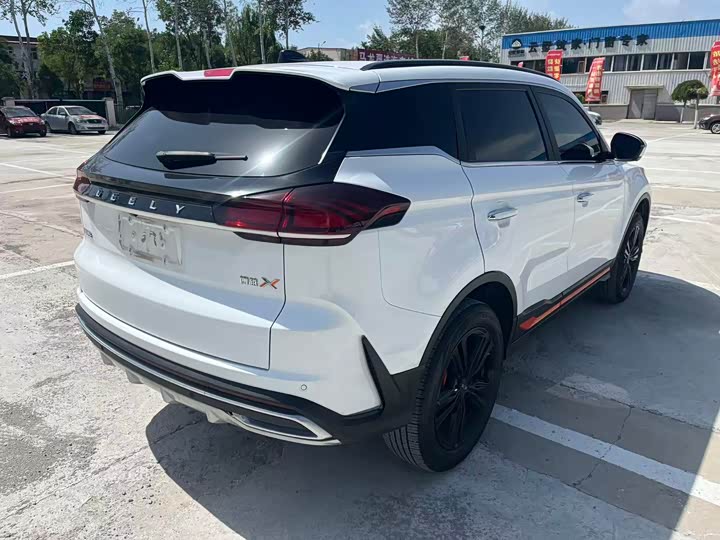 Фото 9 - Geely Atlas