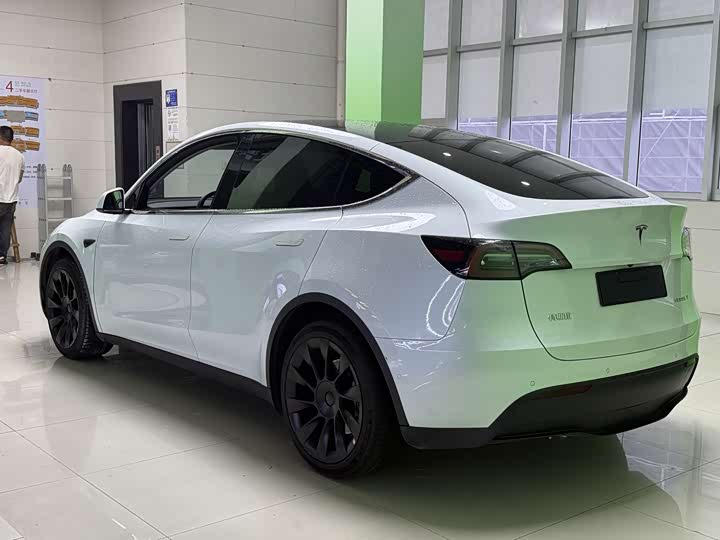 Фото 8 - Tesla Model Y