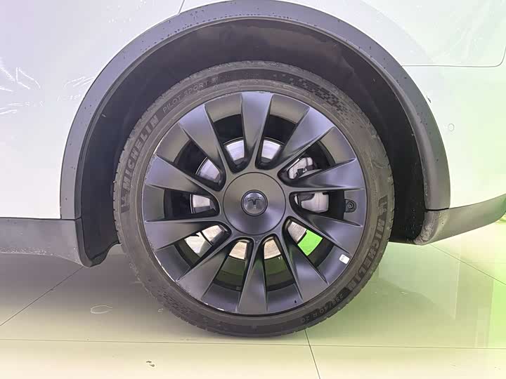 Фото 9 - Tesla Model Y