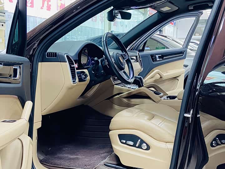 Фото 11 - Porsche Cayenne