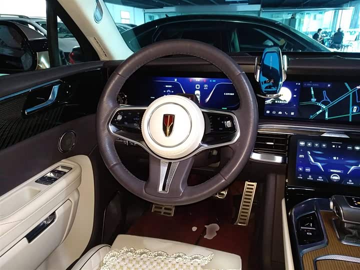 Фото 11 - Hongqi E-HS9