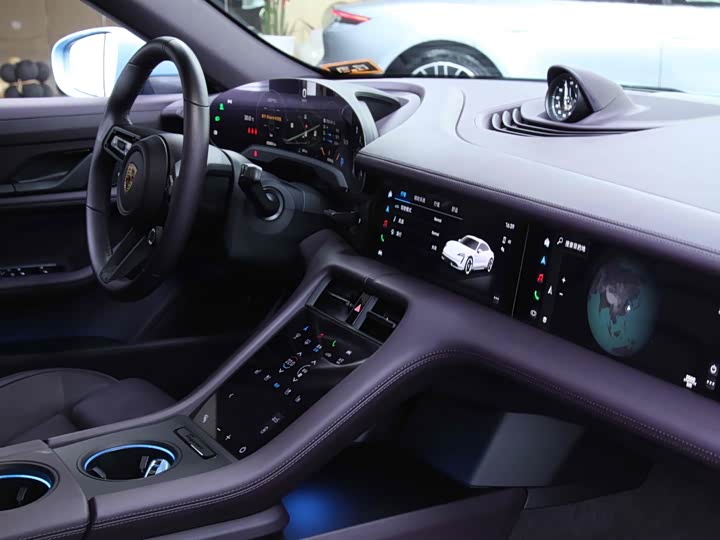 Фото 10 - Porsche Taycan