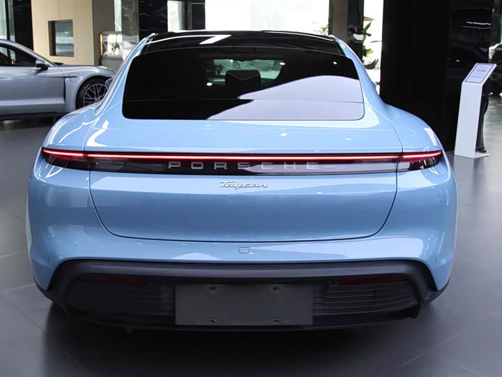 Фото 4 - Porsche Taycan