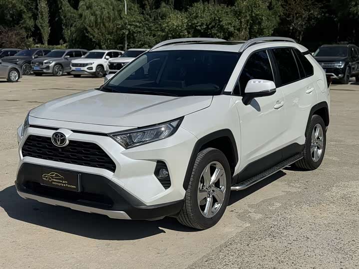 Фото 1 - Toyota RAV4