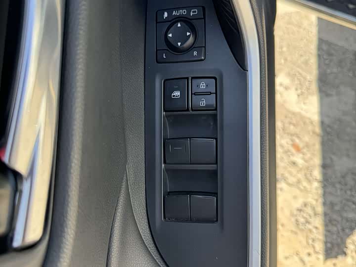 Фото 15 - Toyota RAV4