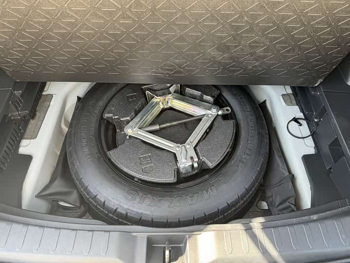 Фото 18 - Toyota RAV4