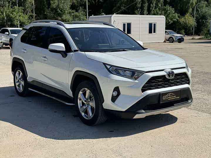 Фото 3 - Toyota RAV4