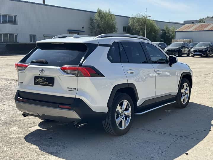 Фото 4 - Toyota RAV4