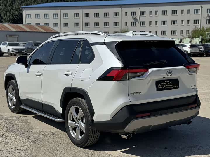 Фото 6 - Toyota RAV4