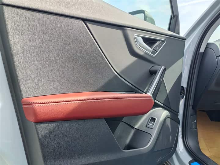 Фото 11 - Audi Q2L